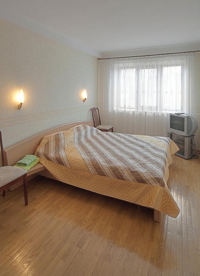 Квартира По Улице Большая Васильковская, 129 Kyiv Exterior photo